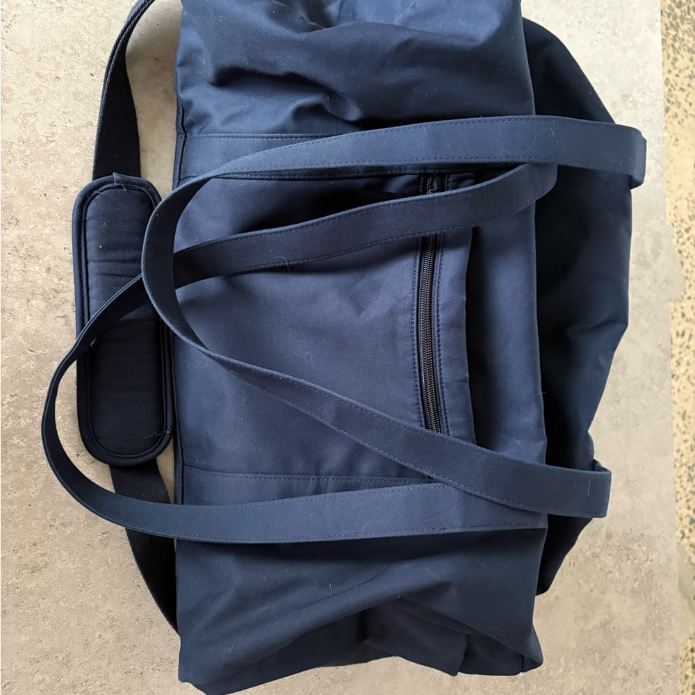 Vera Bradley Women's Cotton Large Travel Duffel Bag, Classic Navy - Picture 4 of 8